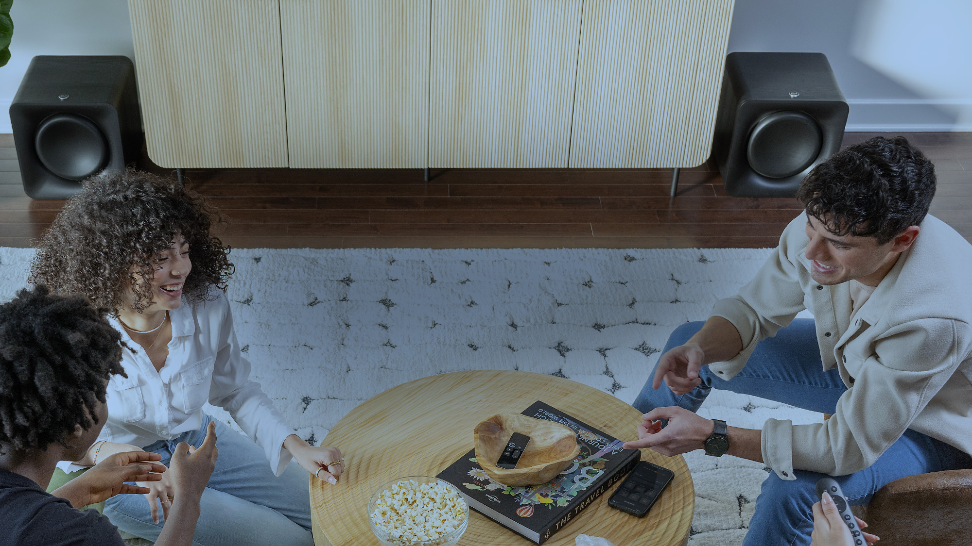 Flexus SUB 100 Duo en fiesta en condominio moderno 2000x1333