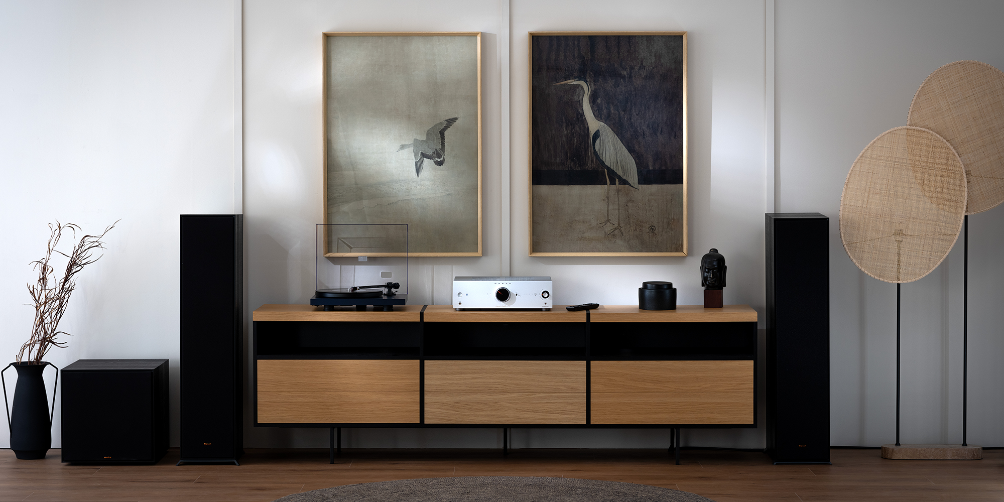 Onkyo Icon A 50 silver in sophisticated listening room with Klipsch speakers and crane wall art 2000x1000