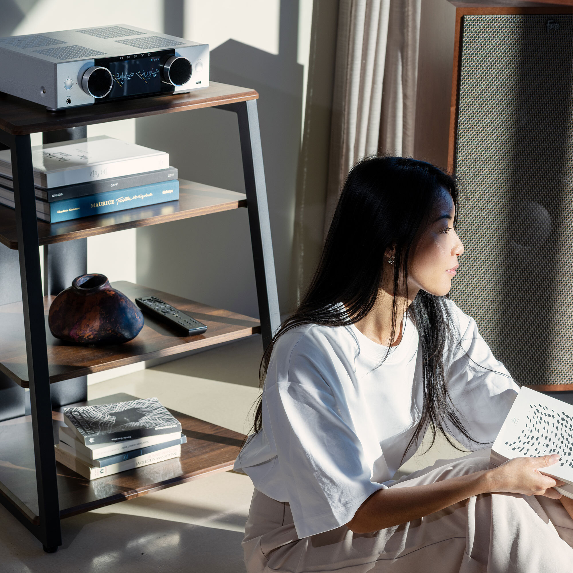 Onkyo Muse Y 50 Woman Listening 2000x2000