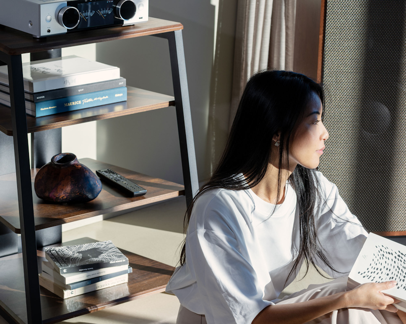 Onkyo Muse Y 50 Woman Listening 2000x2000