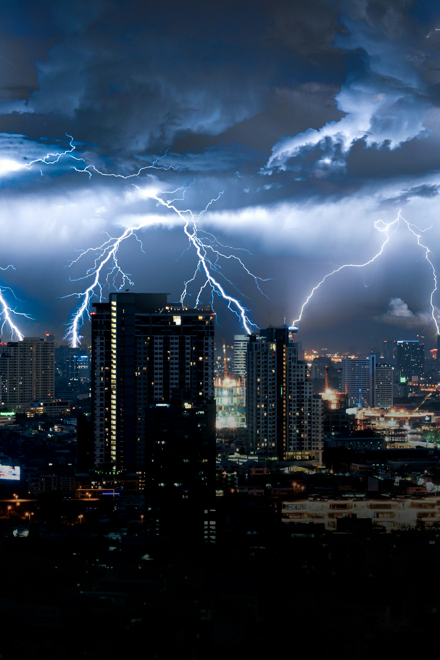 Onkyo TX SR3100 powering an immersive thunderstorm experience 2000x3000