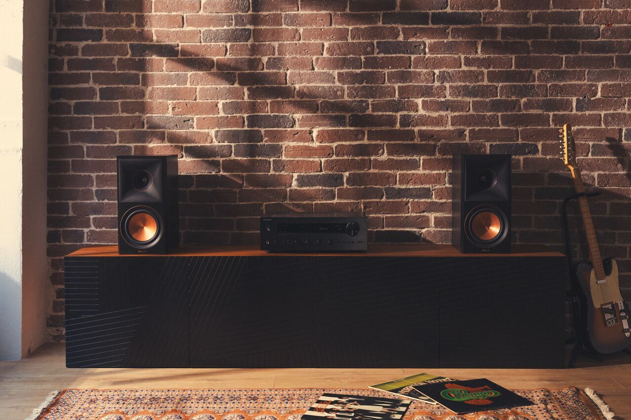 Web Ready Onkyo TX 8470 Klipsch RP 600 MII Lifestyle 2