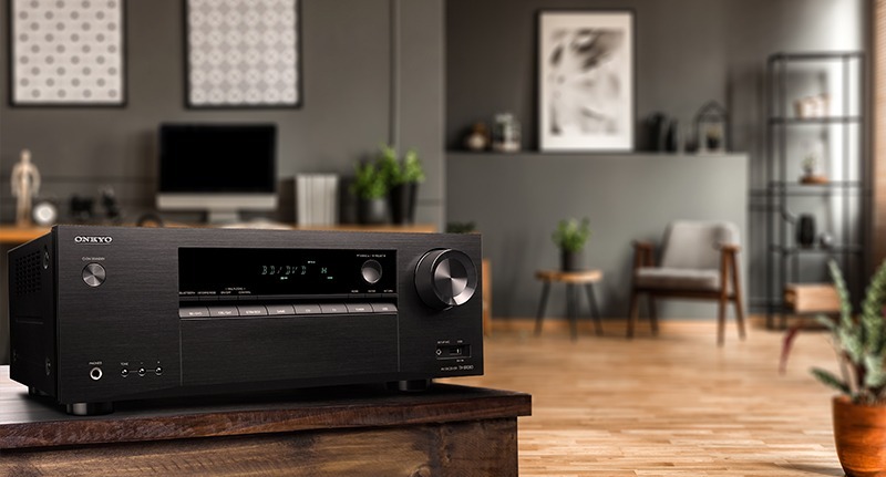 onkyo tx-sr383 av receiver on table in room